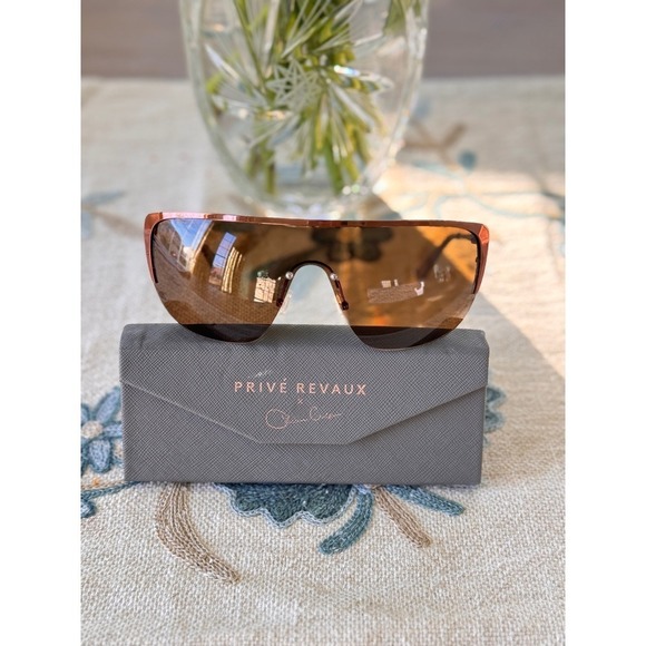 Stylish Black Sunglasses - Picture 9 of 11